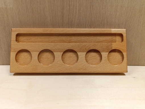 Рюмочница 263х100х20 мм, 5 углублений под стопку D38мм и 1 углубление 243х23х5мм бук Рюмочница 263х100х20 мм, 5 углублений под стопку D38мм и 1 углубление 243х23х5мм бук