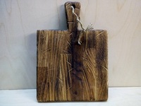 Доска для подачи 280/210х210х20 мм с ручкой Дуб, состаренная с обжигом