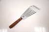Лопатка 16 см нерж.сталь перфорированная деревянная ручка  P.L. Proff Cuisine